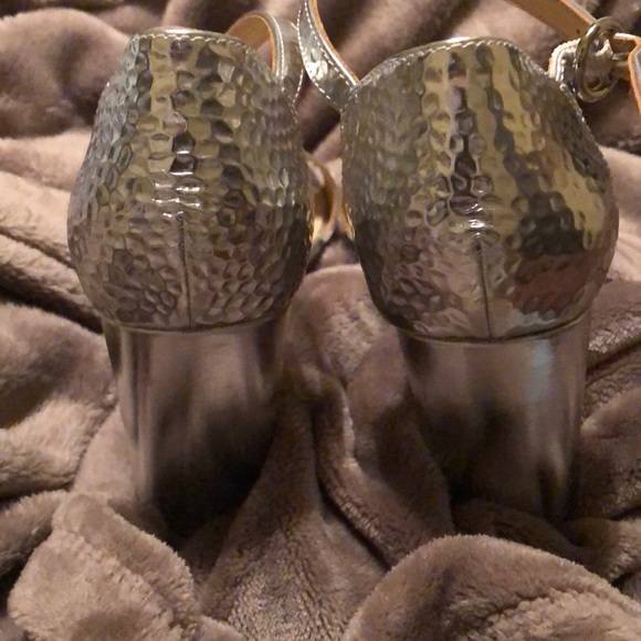 Katy Perry Silver Goldy Sandals - Picture 3 of 3